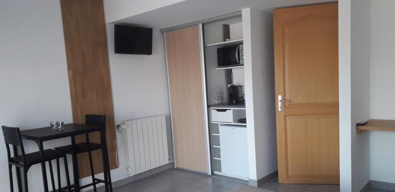 Studio Independant Avec Parking Ferme Et Securise Lédenon Екстериор снимка