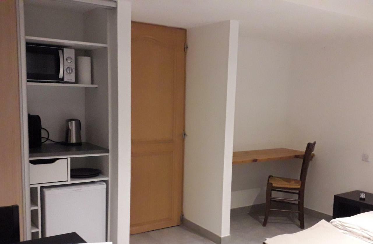Studio Independant Avec Parking Ferme Et Securise Lédenon Екстериор снимка